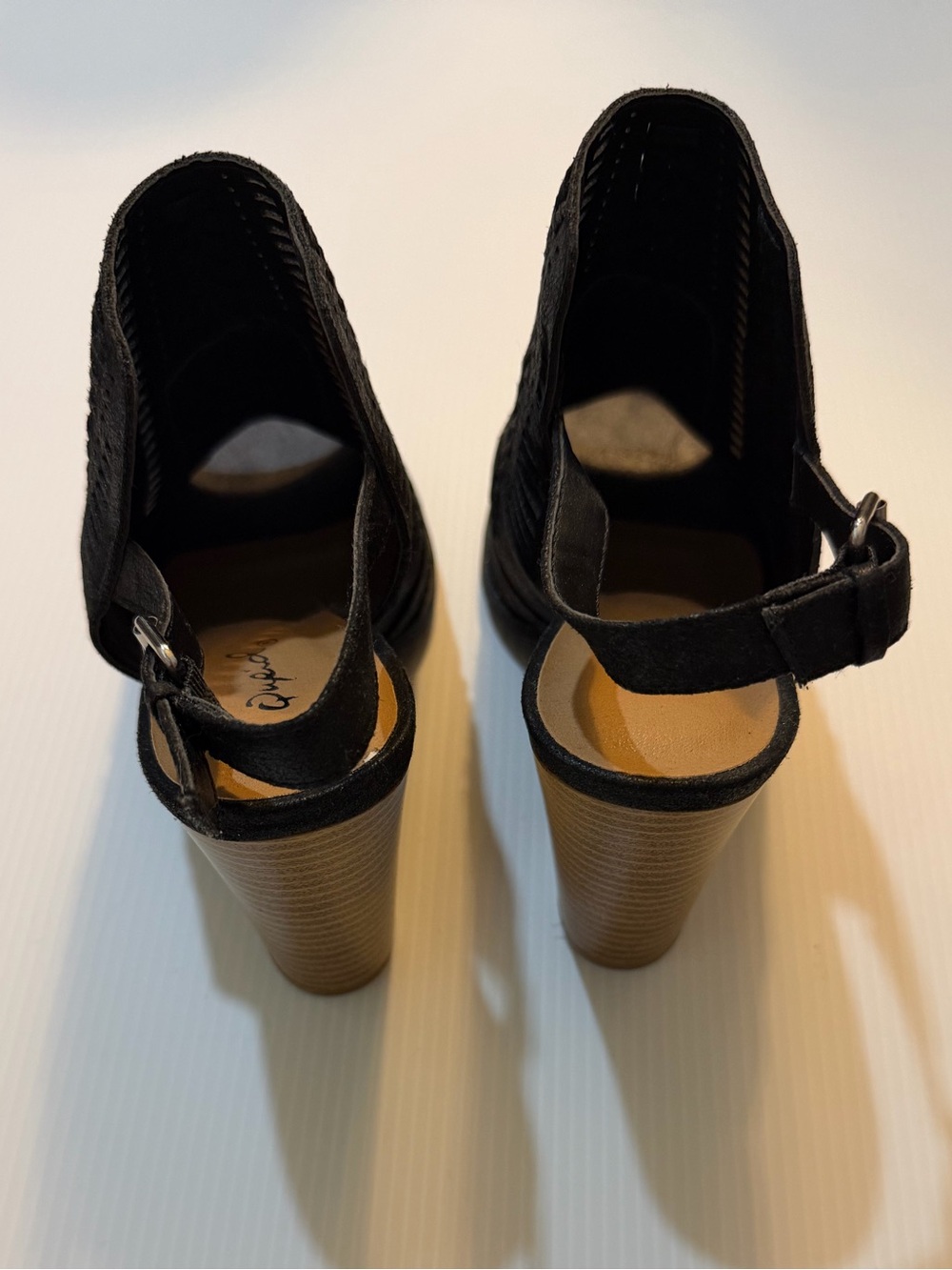 Qupid - Size 6- Black Peep-Toe Cutout Block Heel Sandals - Picture 4 of 9